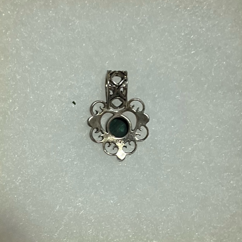 Gorgeous heart pendant. Vintage with black stone. Beautiful bale, 925 stamped